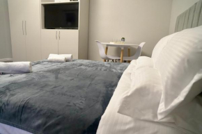 Arni's Apartments
